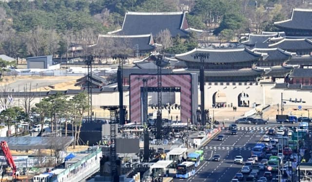 BTS 효과, 경복궁 일일 관람객 5만3000명 기록…"K-전통문화 관심↑"