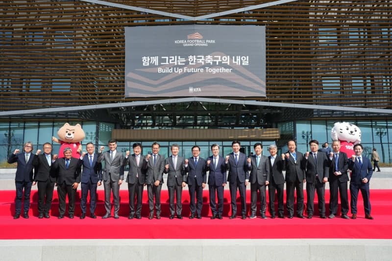 “한국 축구 천안 시대 열렸다”…4023억 투입 ‘코리아풋볼파크’ 개관