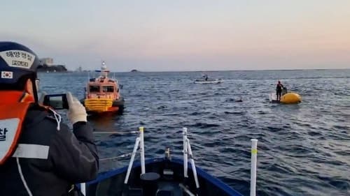 속초 대포항 해상 전복 어선 선장, 수색 이틀 만에 심정지 상태로 발견