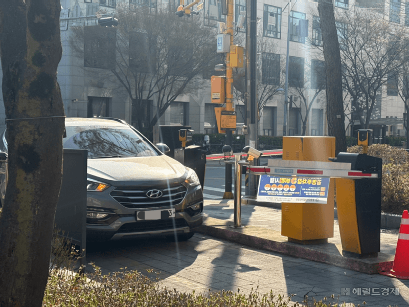 "민원인도 예외없어"…차량 2부제 첫날, 공공기관·공영주차장 곳곳 혼란