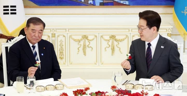 이 대통령, 이시바 전 일본 총리와 오찬…"한일 관계 안정에 큰 역할 감사"