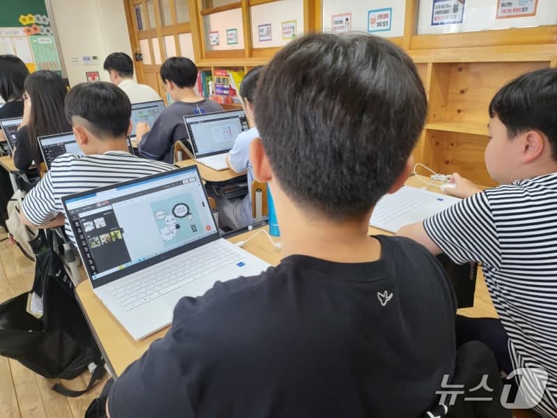 “전문적인 그림도 척척”…충남교육청, AI 웹툰 제작 서비스 학교 현장 도입