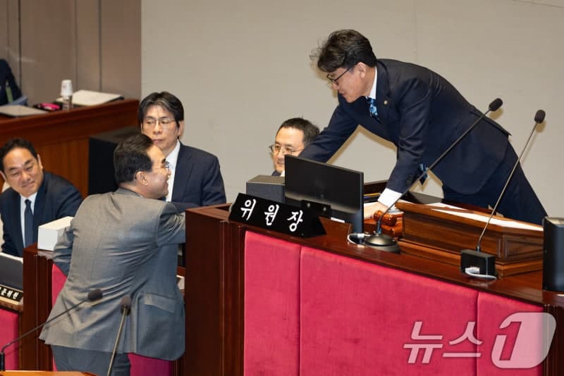 국회, '중국인 40만원 지원' 공방 가열…"추경안에 없다" vs "전액 삭감해야"