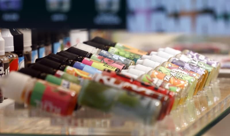 강남세브란스 "전자담배 연기, 수증기 아냐…벽지에 붙어 3차 간접흡연 유발"