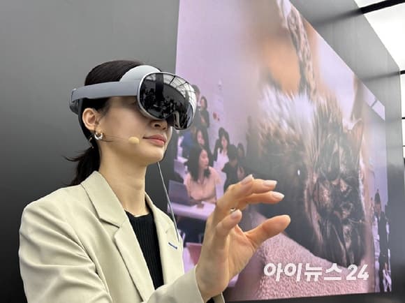 "수백대 기기 관리를 한 번에"…삼성·구글, 갤럭시XR 업데이트로 2D→3D 변환부터 기업용 보안까지 혁신