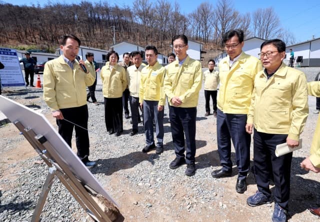 경북도, "복구 더디고 생계 막막" 산불 피해 주민 호소에 사각지대 없는 추가지원 모색