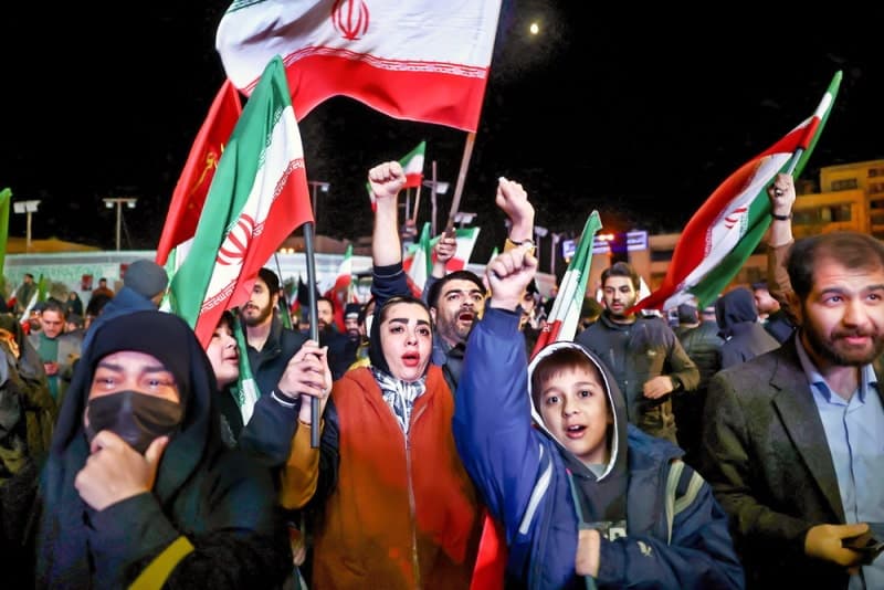 美·이란 2주 휴전 합의…호르무즈 열고 '통행세' 함께 걷나