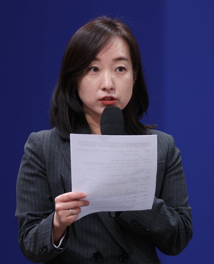 전은수 대변인 "'李대통령 취임 전 사진 쓰지 말라' 청와대 요청 아냐" "자주 만나자는 건 진심"