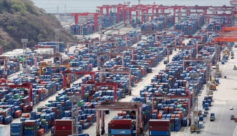 2월 경상수지 231.9억달러 '역대 최대'…반도체 호조에 34개월 연속 흑자