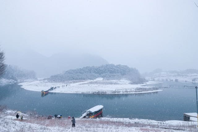 “더 특별한 기획, 소중한 밤의 여유 경험하세요!” 별빛 아래 숨 쉬는 치유의 밤…‘별빛요가’ 영월서 막 올린다