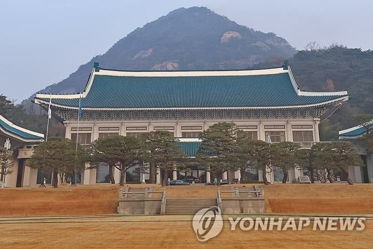 靑 국가안보실, 北 탄도미사일 발사 "유엔 안보리 결의 위반…즉각 중단 촉구"