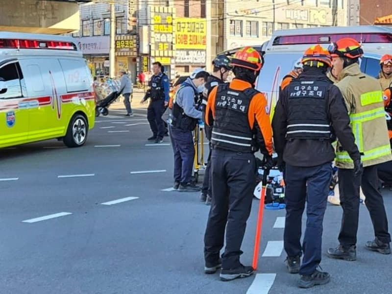 "실수로 가속페달 밟아" 대구 북구 횡단보도 덮친 승용차…여성 3명 중경상