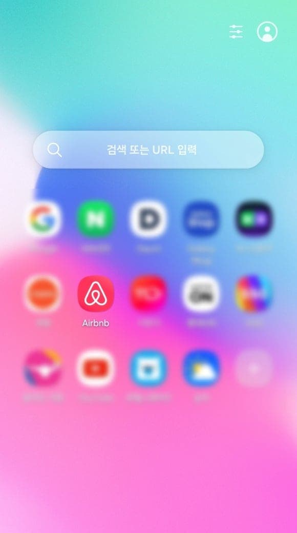 에어비앤비, 삼성전자와 맞손…갤럭시서 "원터치로 접속" 49개국 이용자 잡는다