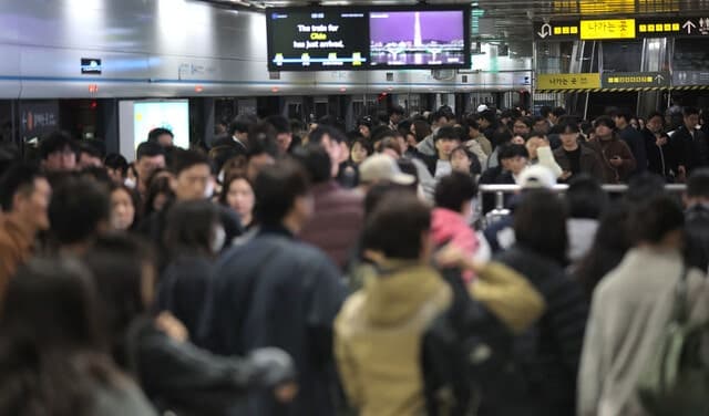 정부, '출퇴근 대중교통 혼잡완화' 범정부 TF 발족…이달 말 대책 발표
