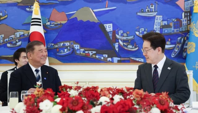 이 대통령, 이시바 전 총리와 오찬 "복잡한 국제환경 속 큰 역할 해 달라"