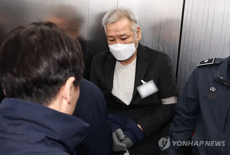 검찰, '건진법사 공천 헌금 방조 혐의' 퀸비코인 운영자에 징역 1년 구형