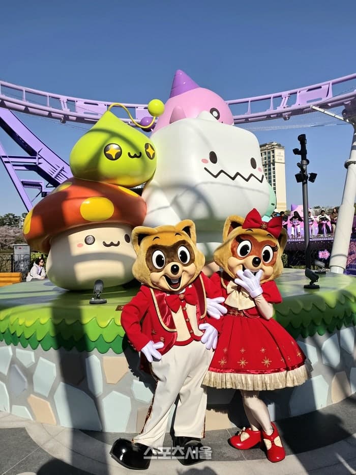 "용사여, 함께 모험을 떠나세"…롯데월드, 게임 속 세상이 현실로 걸어 나왔다