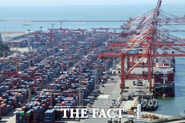 2월 경상흑자 역대 최대, 반도체 수출 견인