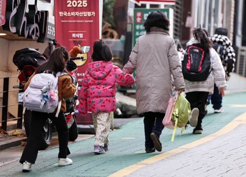 정부, '어린이 안전 시행계획' 확대…등하굣길 CCTV 1053대 늘리고 돌봄·약취 예방 강화