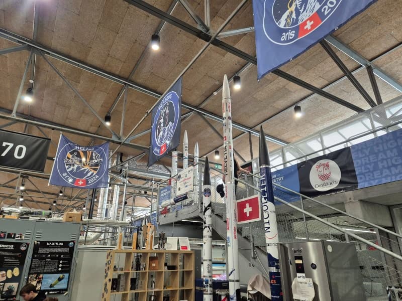 명품 시계 만들듯…스위스, 시계 장인 배출하던 시스템 우주산업에 적용