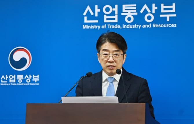 정부 "호르무즈 통행료 부과 시 국내 기름값 0.5% 상승 압력"