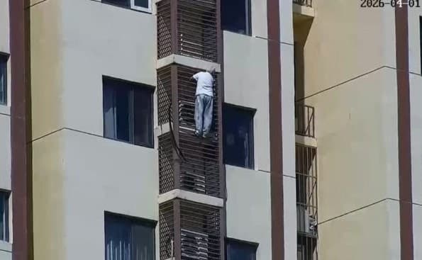 “1층까지 내려가려 했다”…27층 아파트 외벽 타고 내려온 89세 할머니의 아찔한 탈출
