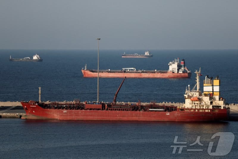 이란, 이스라엘 레바논 공습에 "휴전위반" 주장하며 호르무즈 해협 통행 차단