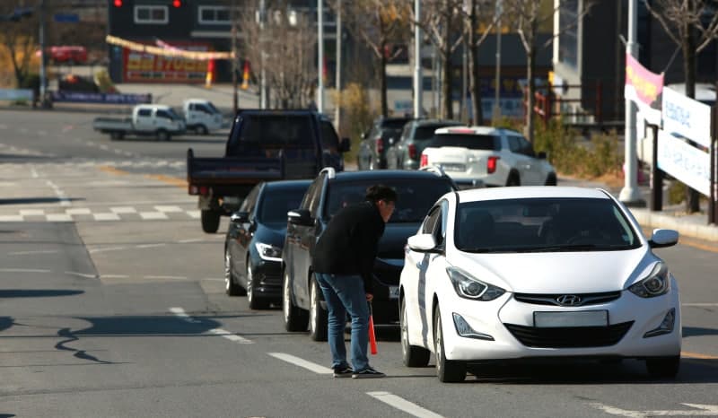 교육부 "방과후 강사는 민간인…승용차 2부제서 예외"
