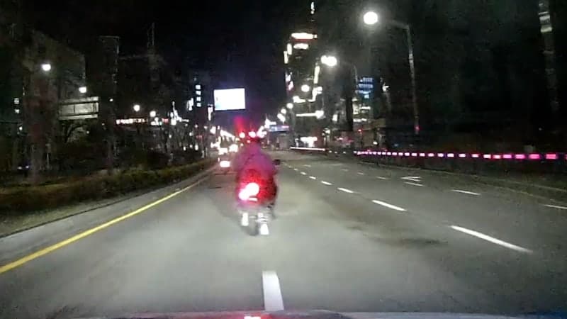 “나 잡아봐라” 조롱하며 중앙선 넘고 역주행까지…새벽 광란의 질주 벌인 10대 폭주족, 순찰차 2대로 추격전 벌여 검거