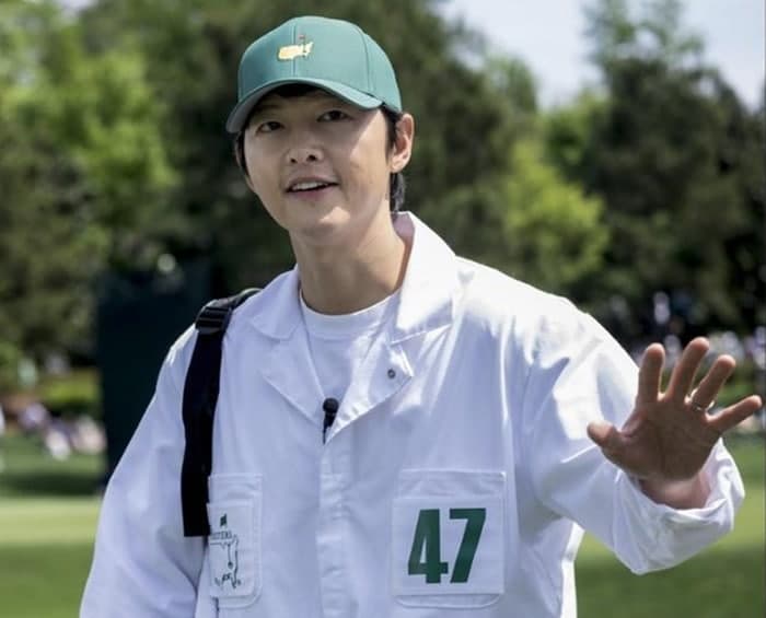 “다리 후들거려”…송중기, 임성재 캐디로 마스터스 파3 콘테스트 깜짝 등장