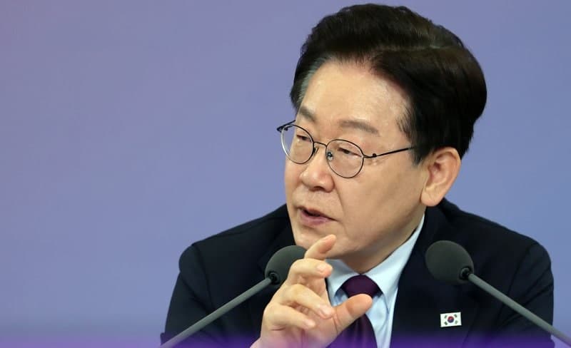 李대통령 "중동전쟁, 위기이자 기회…경제체제 근본 변화할 시점" 강조