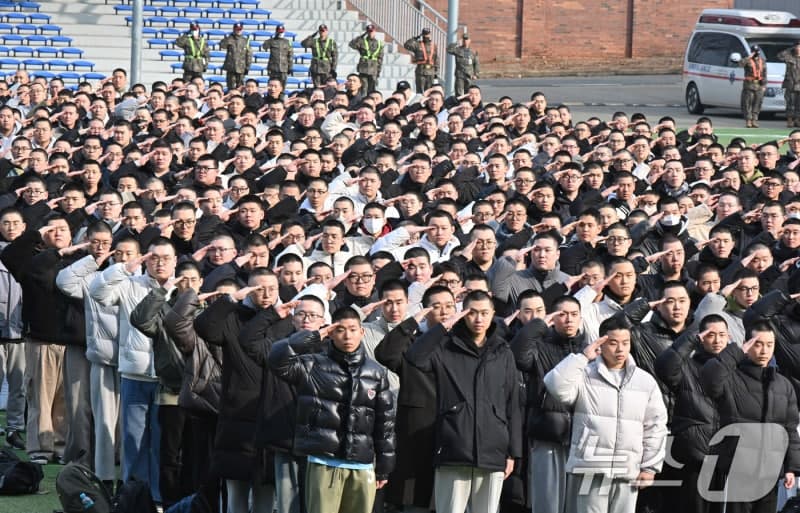 "해외 병역도피 막자" 병역법 개정안 국방소위 통과…면제연령 38세→43세 상향