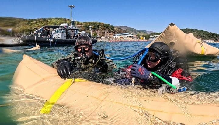 한미 해군, 호주 잠수부대와 해상 조난사고 대비 연합 구조훈련 실시