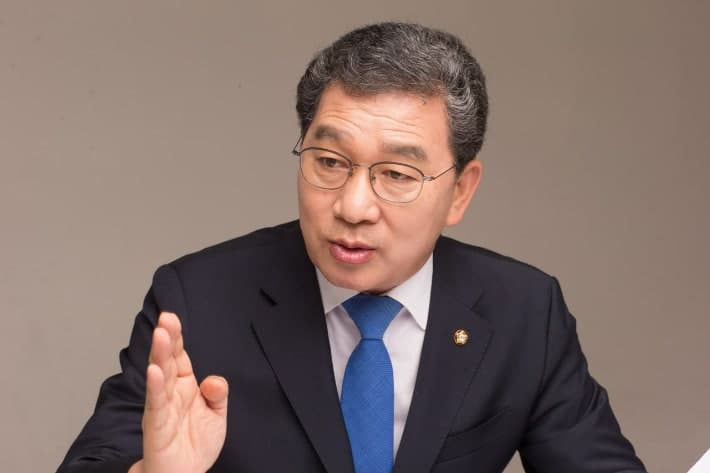 신정훈, 김영록 지지 선언…"통합 난제 풀 현실적 대안"