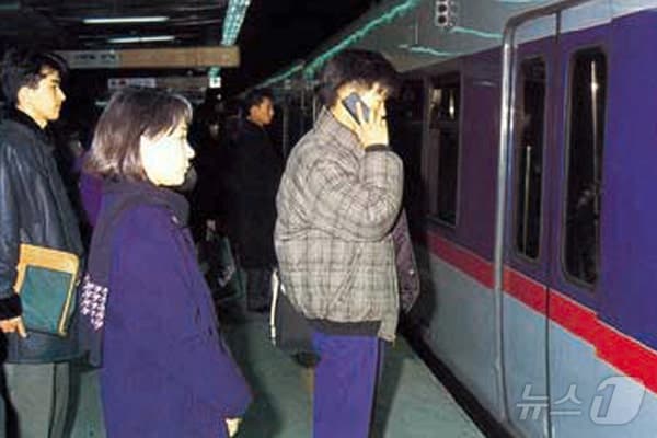 CDMA 30년, AI 시대 초석 다졌다…SKT, 다음 30년은 'AI 네트워크'가 게임체인저