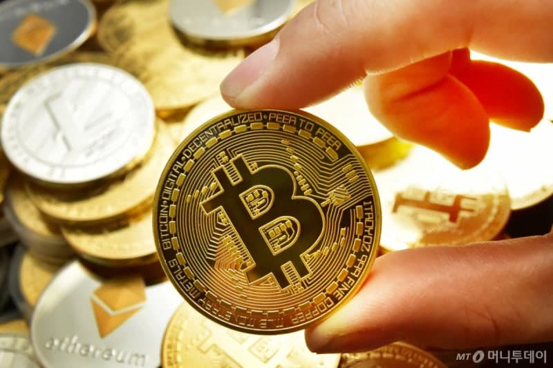 NYT "비트코인 창시자 찾았다"…英 암호학자 지목했지만 "나 아니다" 부인