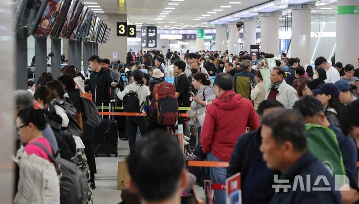 "초속 30m 강풍" 제주, 호우·강풍경보에 항공기 196편 결항 및 피해 잇따라