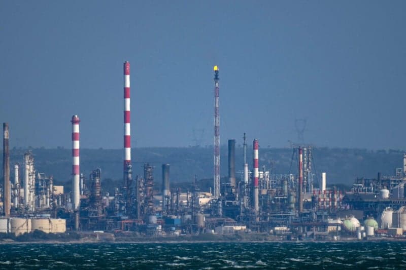 미·이란 휴전에 국제유가 급락…배럴당 100달러 아래로 '뚝'