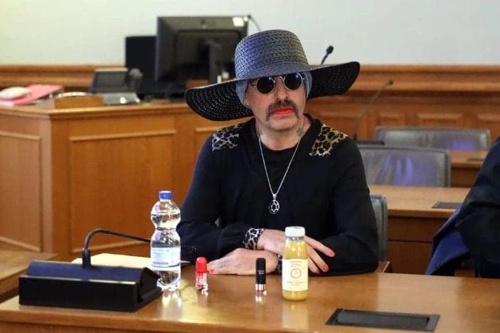 "오늘부터 여자할래" 성별 바꾸고 도주한 독일 네오나치, 체코서 붙잡혀