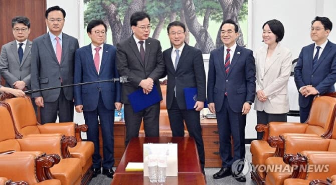 여야, 26.2조 추경 합의…'소득하위 70% 지원금' 정부안 유지