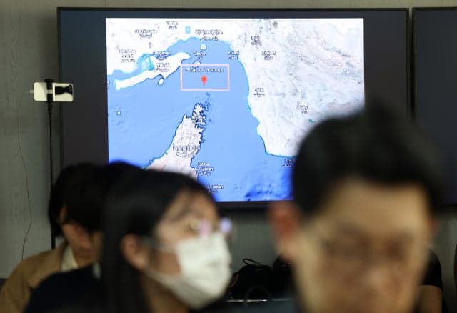 호르무즈 해협 여전히 마비…통과 선박 단 7척, "정상화까지 6개월" 잿빛 전망