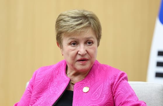 IMF 총재 "전쟁 여파로 세계 경제 성장 더뎌질 것…완전 회복 어려워"