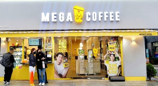 고물가에 저가커피 웃었다…메가MGC커피, 지난해 매출 30% 껑충
