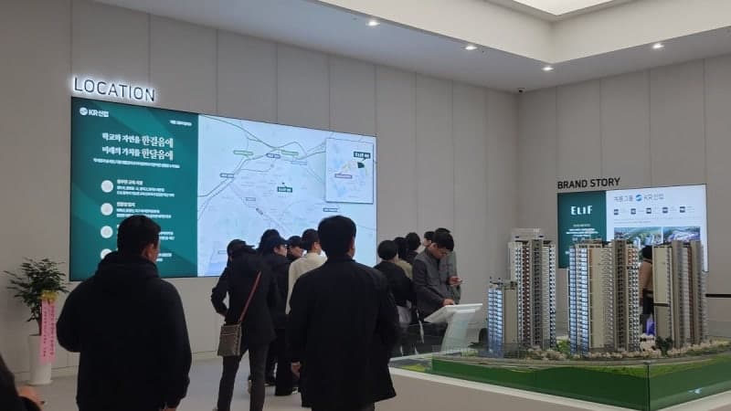포스코이앤씨 '더샵 안동더퍼스트'와 KR산업 '엘리프 창원' 견본주택 개관, 이달 분양