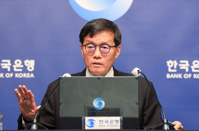 한은, 중동발 불확실성 속 금리 7연속 동결