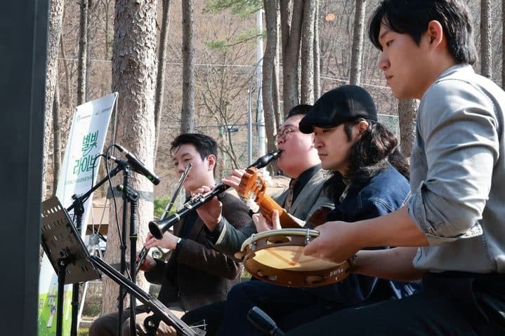 스타벅스, 9월까지 매주 토요일 '별빛 라이브'…청년 아티스트 무대 연다