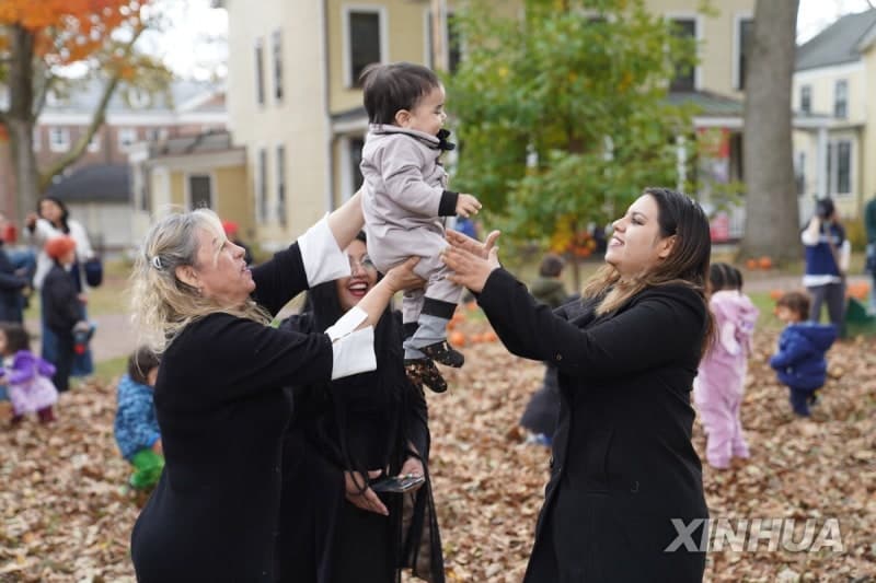美출산율 사상 최저 "2007년부터 쭉 감소, 인구학적 미스터리"