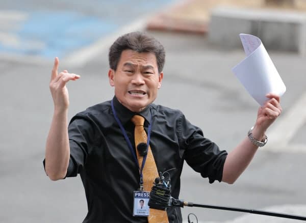 경찰, '李대통령·이준석 명예훼손 혐의' 전한길 구속영장 신청