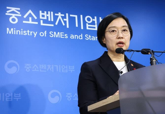 한성숙 장관, 중동전쟁 장기화 플라스틱 사출업계 “애로” 직접 점검