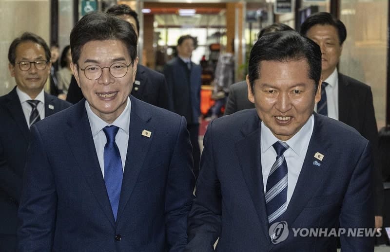 정청래, 정원오에 "승리 견인차" 전재수엔 "잘 견뎌 고맙다"